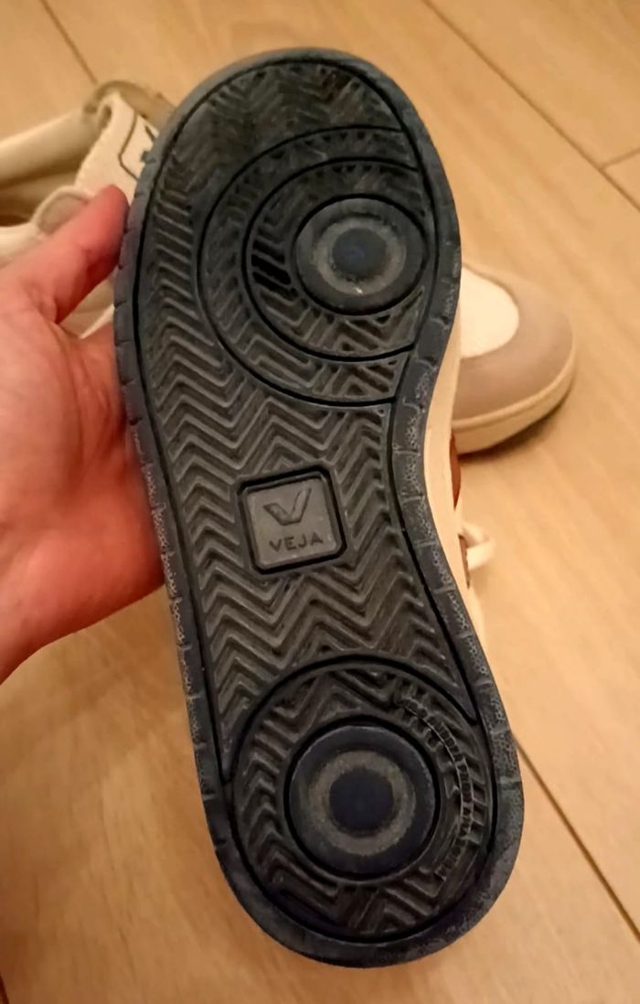 Paire de baskets Veja chic, confortable et en véritable cuir, pointure 38 en très bon état. - photo numéro 9