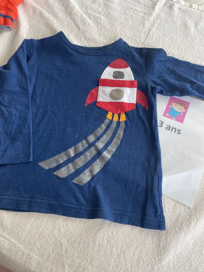 T-shirt Next, trois ans