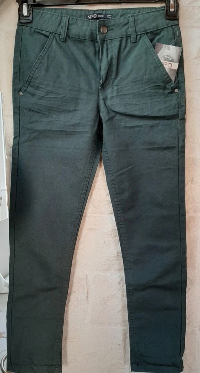Pantalon chino garçon jamais servi