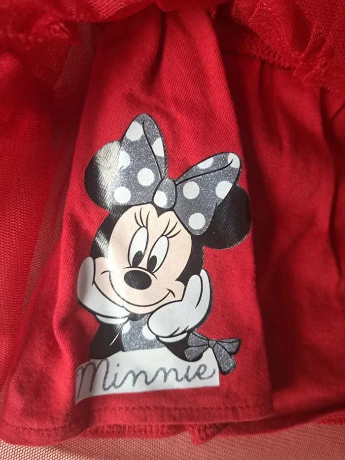 Jupe rouge avec tulle rouge uni motif Minnie Disney en TBE - photo numéro 2
