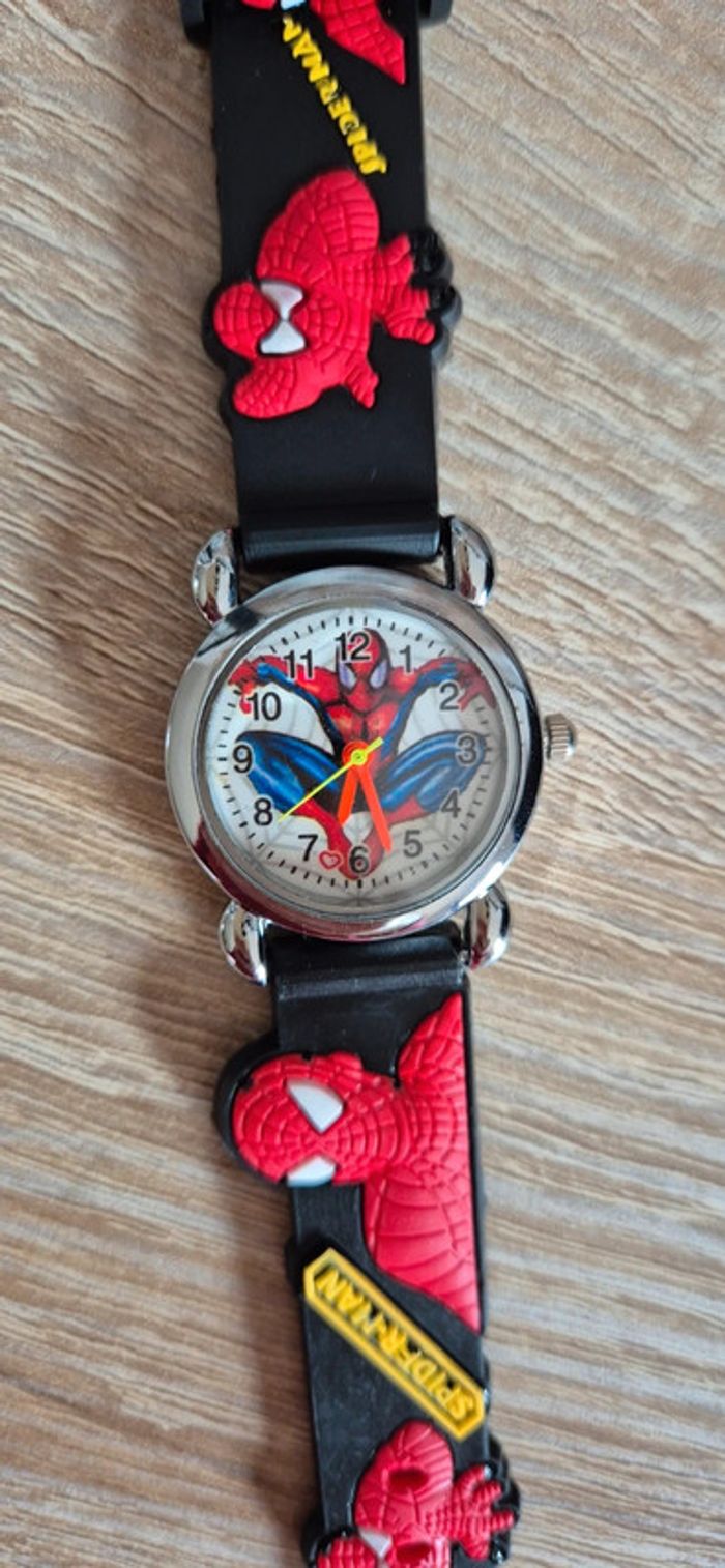 Montre enfant Spiderman Bracelet fantaisie - photo numéro 2