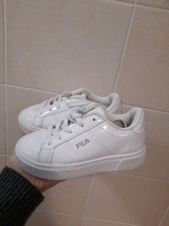 Paire de baskets Fila blanches mixtes 27