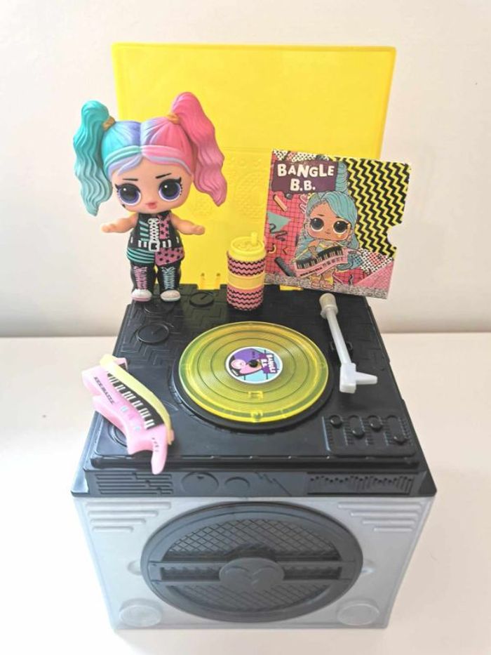 Poupée L.O.L. Surprise Remix , lot de 2 éléments , très bon état - photo numéro 2