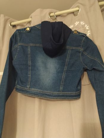 Veste jean courte avec capuche amovible taille 38