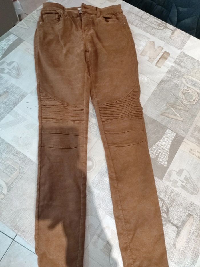 Pantalon de couleur marron