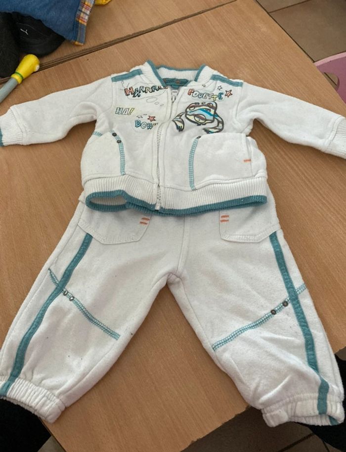 Ensemble joggings taille 6 mois