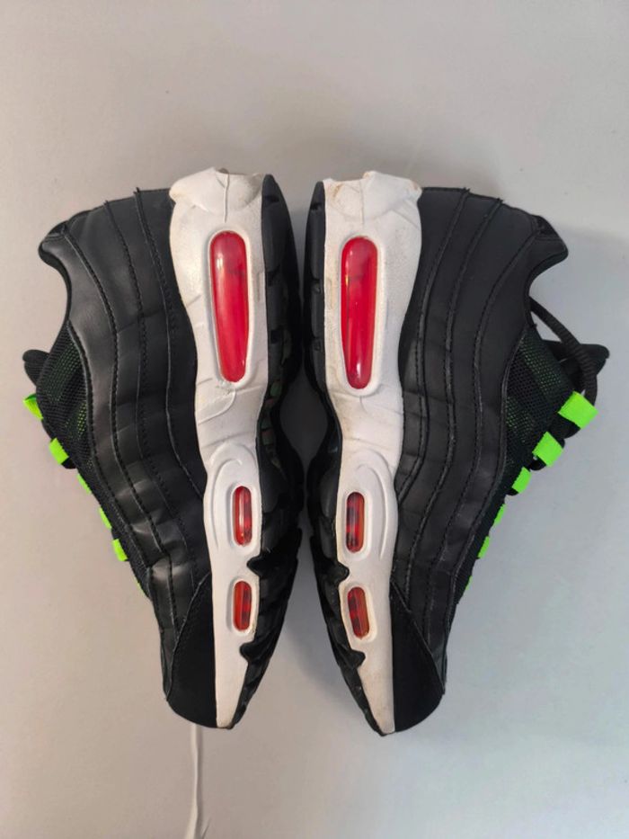 Baskets Nike air max 95 Worldwide black noir pointure 38.5 bon état - photo numéro 3