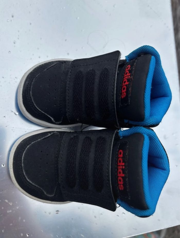 Basket adidas taille 18