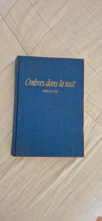 Livre ombres dans la nuit de Katherine Troy