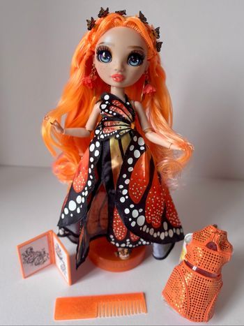 Poppy fantastic fashion rainbow High