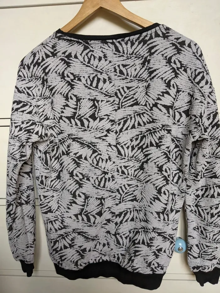 Pull motif feuille - photo numéro 2