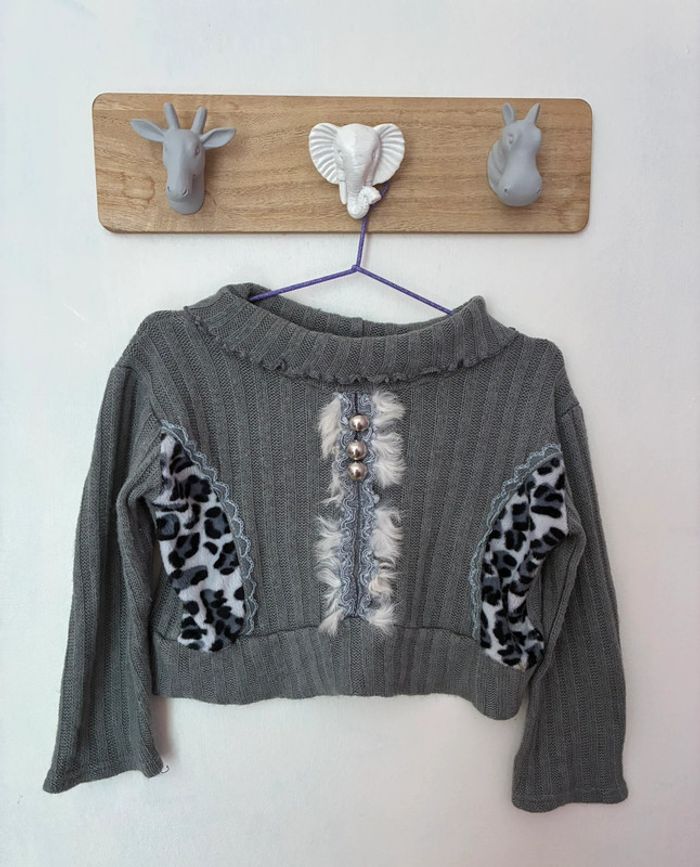 Joli petit pull original, taille 2 ans, sans marque.