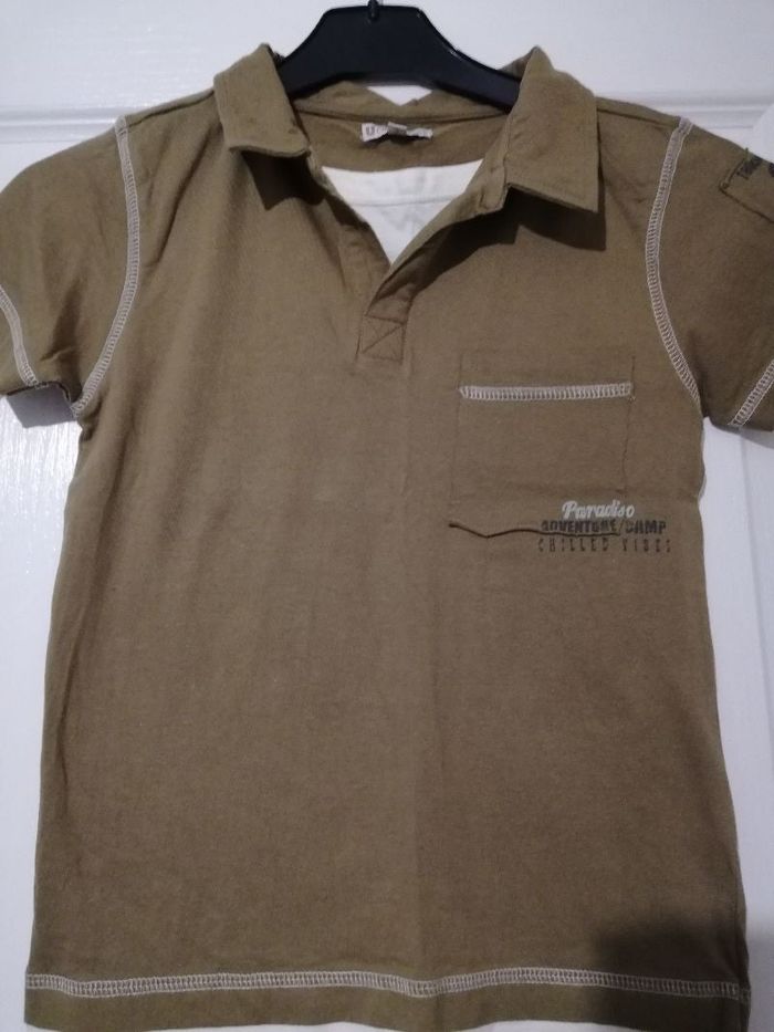 Tee shirt kaki 8 ans neuf u collection