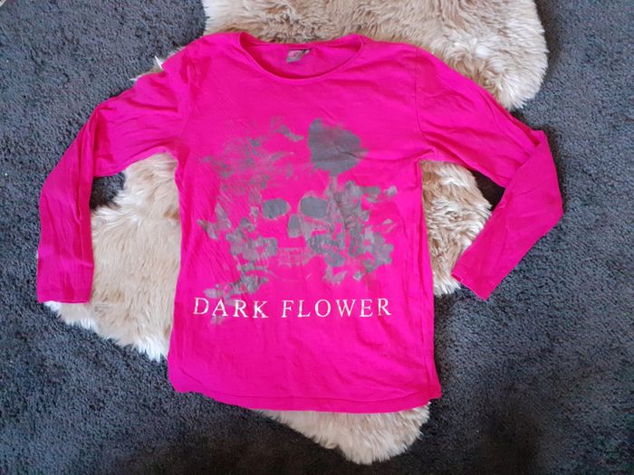 Pull rose tête de mort taille 16 ans