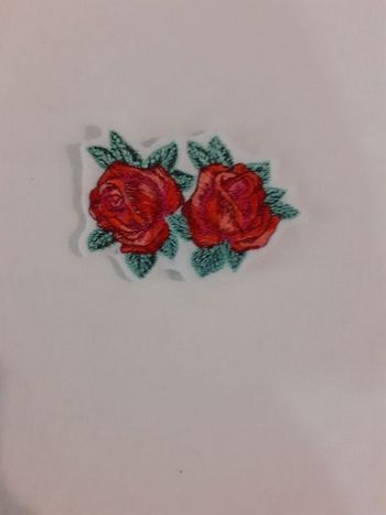 Fleurs rose en feutrine brodé