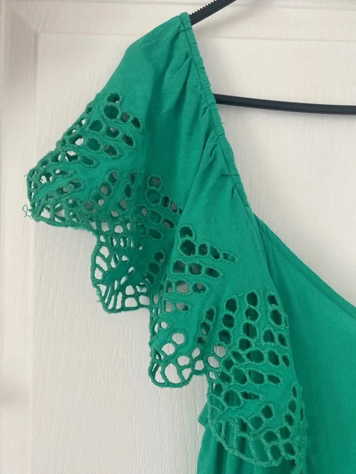 Robe verte manche en dentelle - photo numéro 2