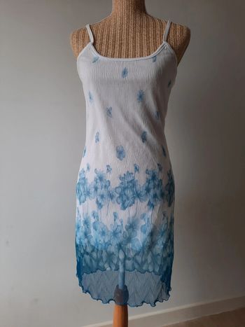 Jolie petite robe blanche et bleue taille M avec  jupon