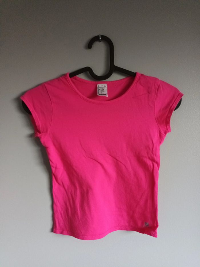 2 T-shirts 5 ans - photo numéro 2