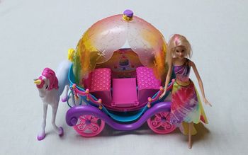 Carrosse et la poupée Barbie Dreamtopia Arc