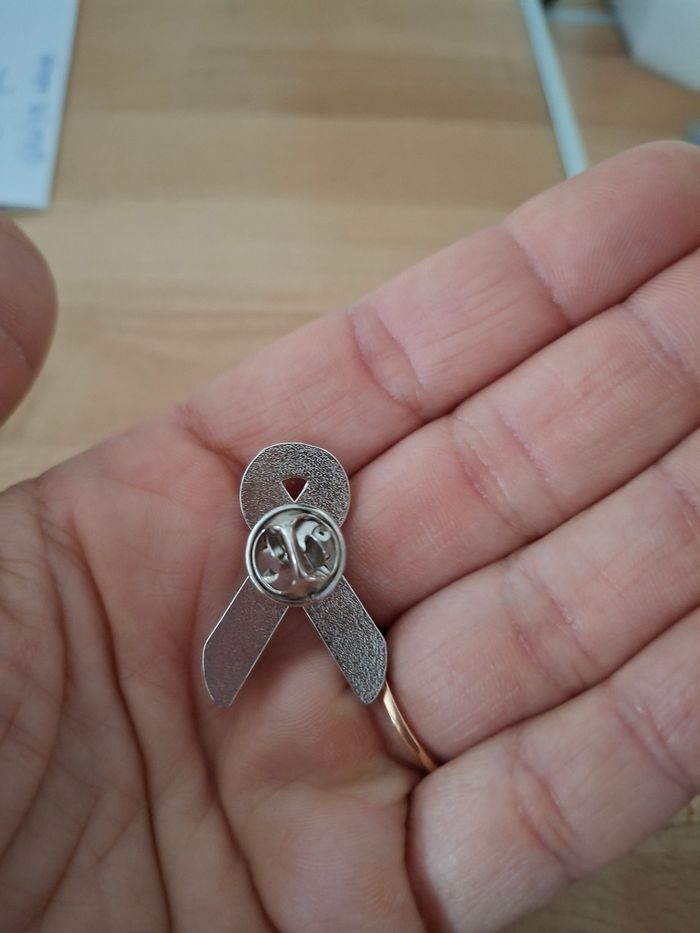 Pin's octobre rose - photo numéro 2