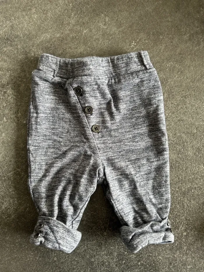 2 pantalons 3 mois - photo numéro 2