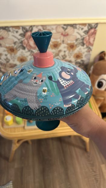 Très belle toupie vilac