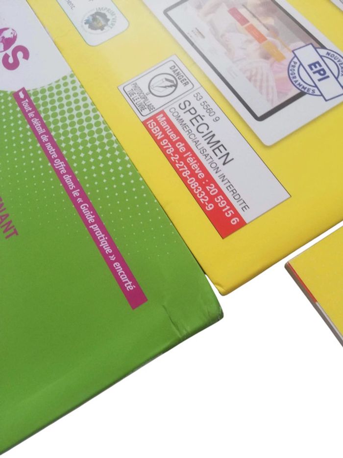 Lot de trois manuels scolaires espagnol, un cahier d'activités et un livret de l'enseignant - photo numéro 5