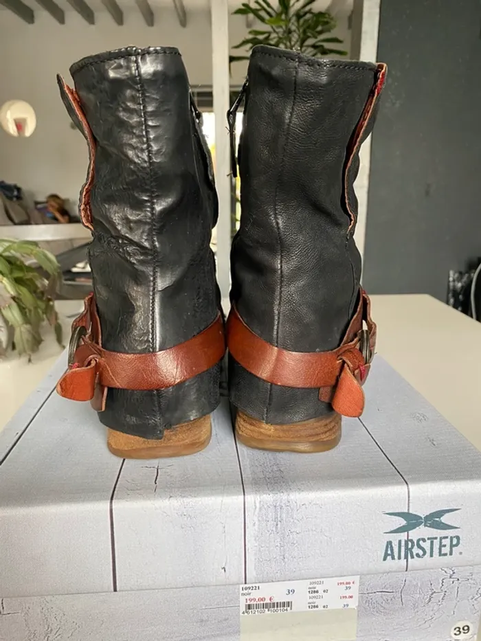 Boots bottines noires lanière marron - photo numéro 6