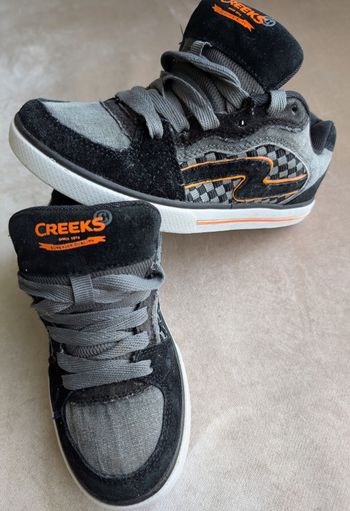 Baskets CREEKS 35  gris/noir avec détails orange 🖤🧡