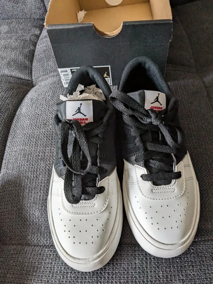 Baskets Nike jordan séries es Pointure 36,5 - photo numéro 5