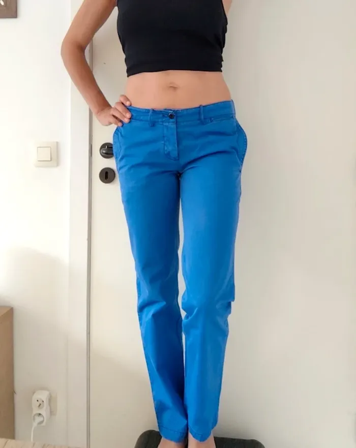 Beau pantalon bleu Belle rose coupe droite