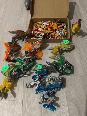 Lot de jouets dinosaures
