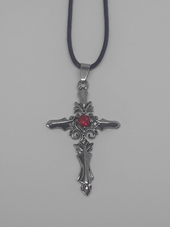 Collier croix - Vampire Diaries