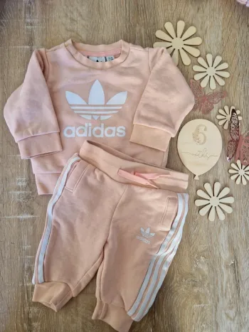 Survêtement sweat et pantalon rose Adidas bébé fille 6 mois