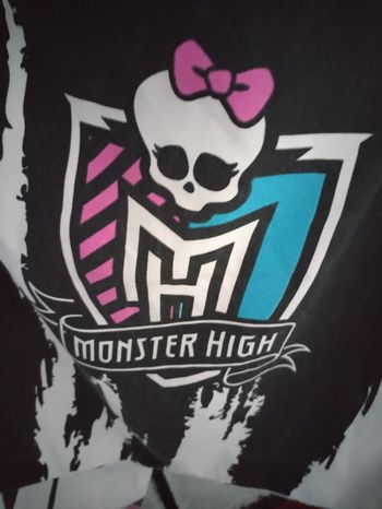 Très beau ensemble housse de couette et une taie d'oreiller assortie  "Monster high"