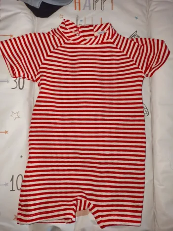 Maillot de bain bout'chou 18 mois excellent état rouge