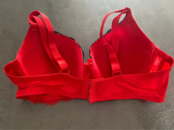 Soutien-gorge rouge et noir 90B/105B - photo numéro 2