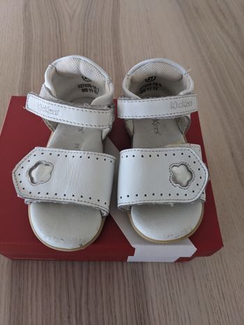 Chaussures sandales fille kickers blanche 21