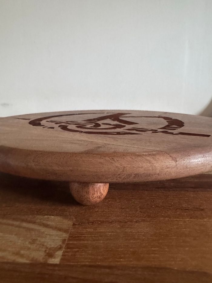 Plateau décoratif acacia sur pieds Kaamelott - photo numéro 3