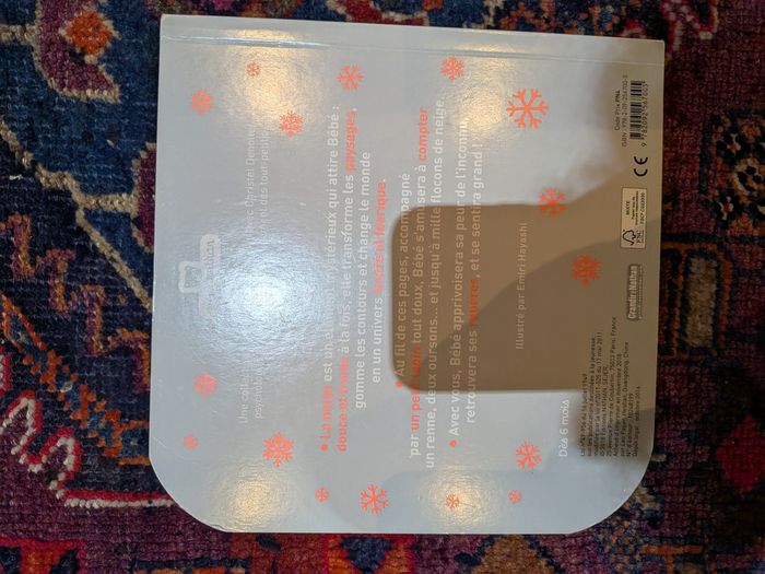 livre regarde dans la neige - photo numéro 2