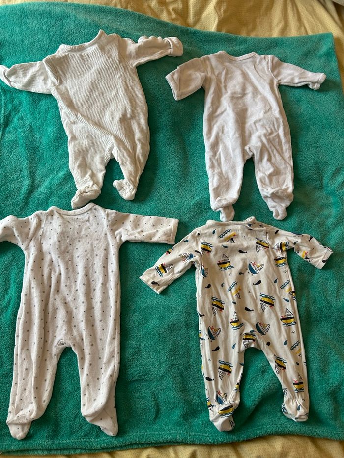 Lot bodies et pyjamas