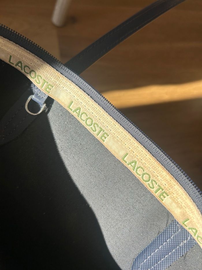 Sac Lacoste bleu marine en super état - photo numéro 3