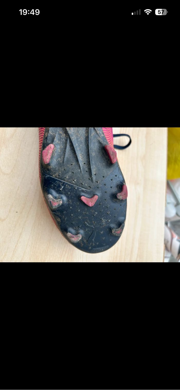 Crampon Puma  football taille 36 - photo numéro 6