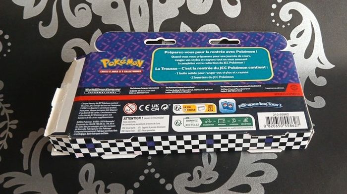 📌  Pokémon - Valise rentrée et Plumier Dracaufeu avec emballage - Lot 2 boîtes collector - photo numéro 4