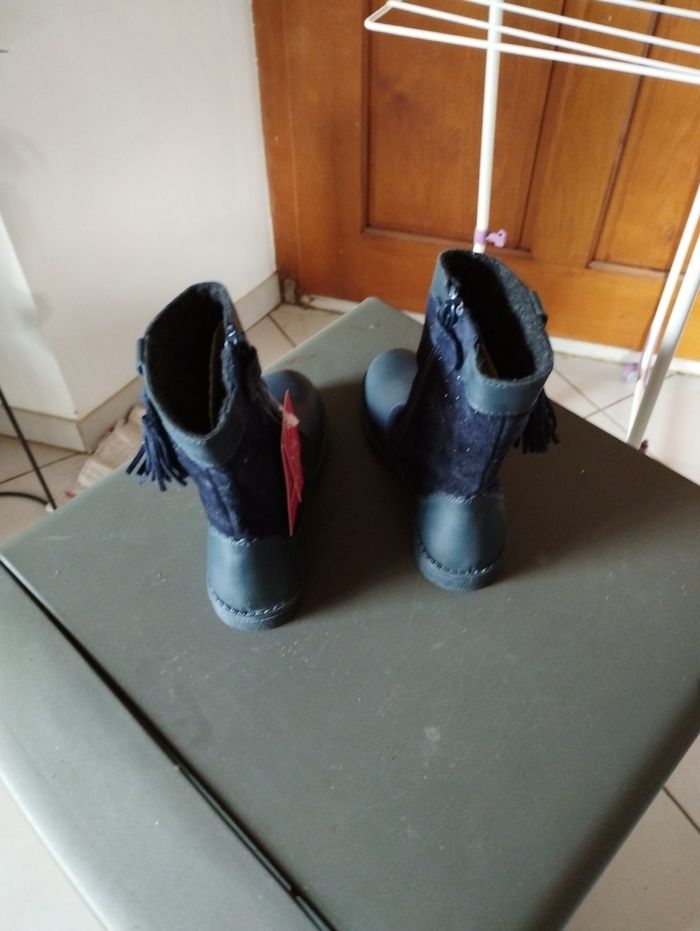 Magnifique bottes en cuir bleu marine avec des paillettes fourrées neuf avec étiquette - photo numéro 4