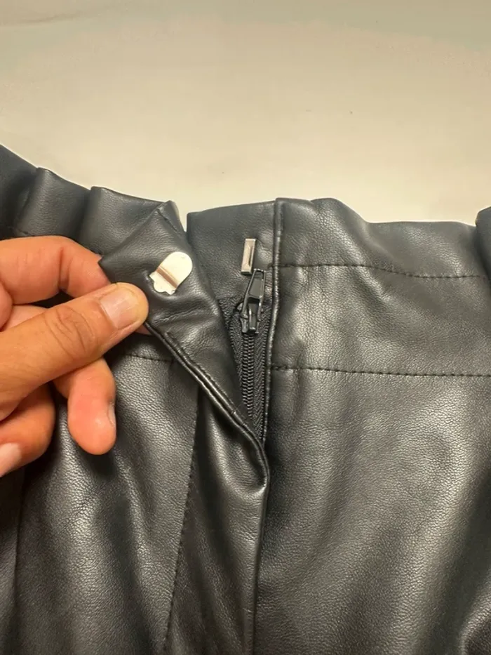 Short simili cuir Zara – Noir – Taille 13-14 ans - photo numéro 3
