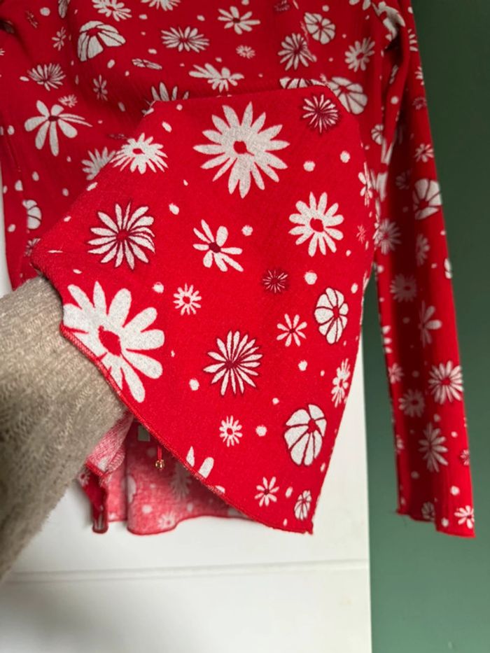 Blouse t-shirt manches longues rouge fleurs - photo numéro 4