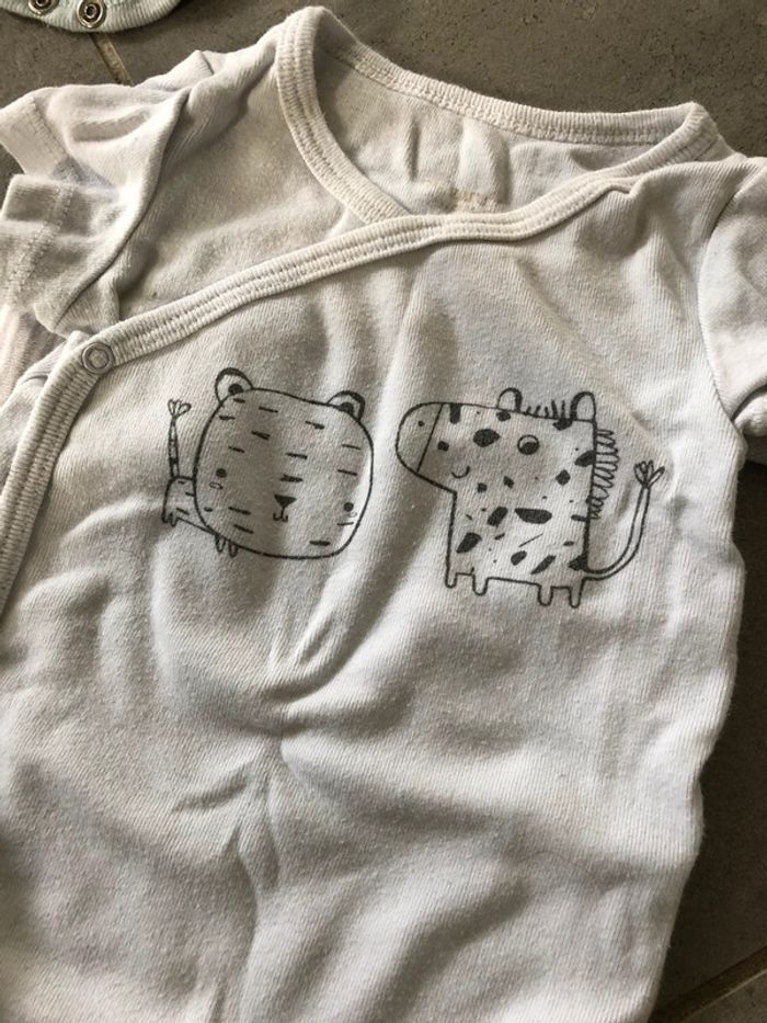 Lot 9 bodys manches courtes 1 mois - photo numéro 7