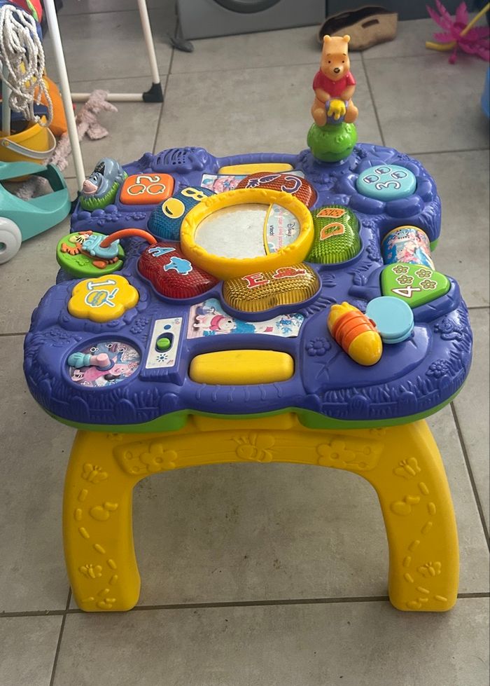 Petite table d’activité éducative Winnie l’ourson - photo numéro 1
