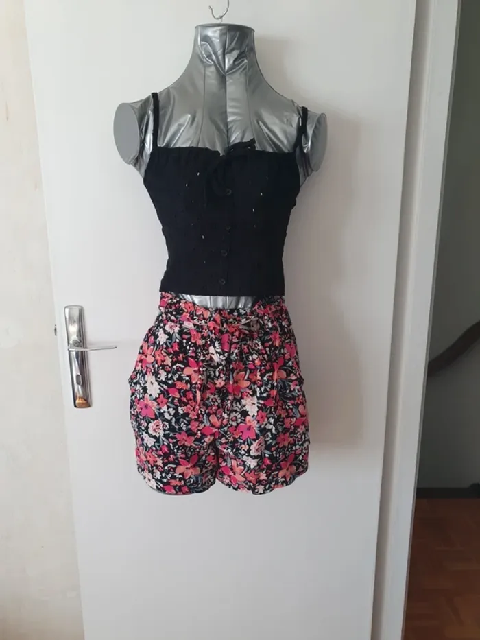 Short taille haute fleuri